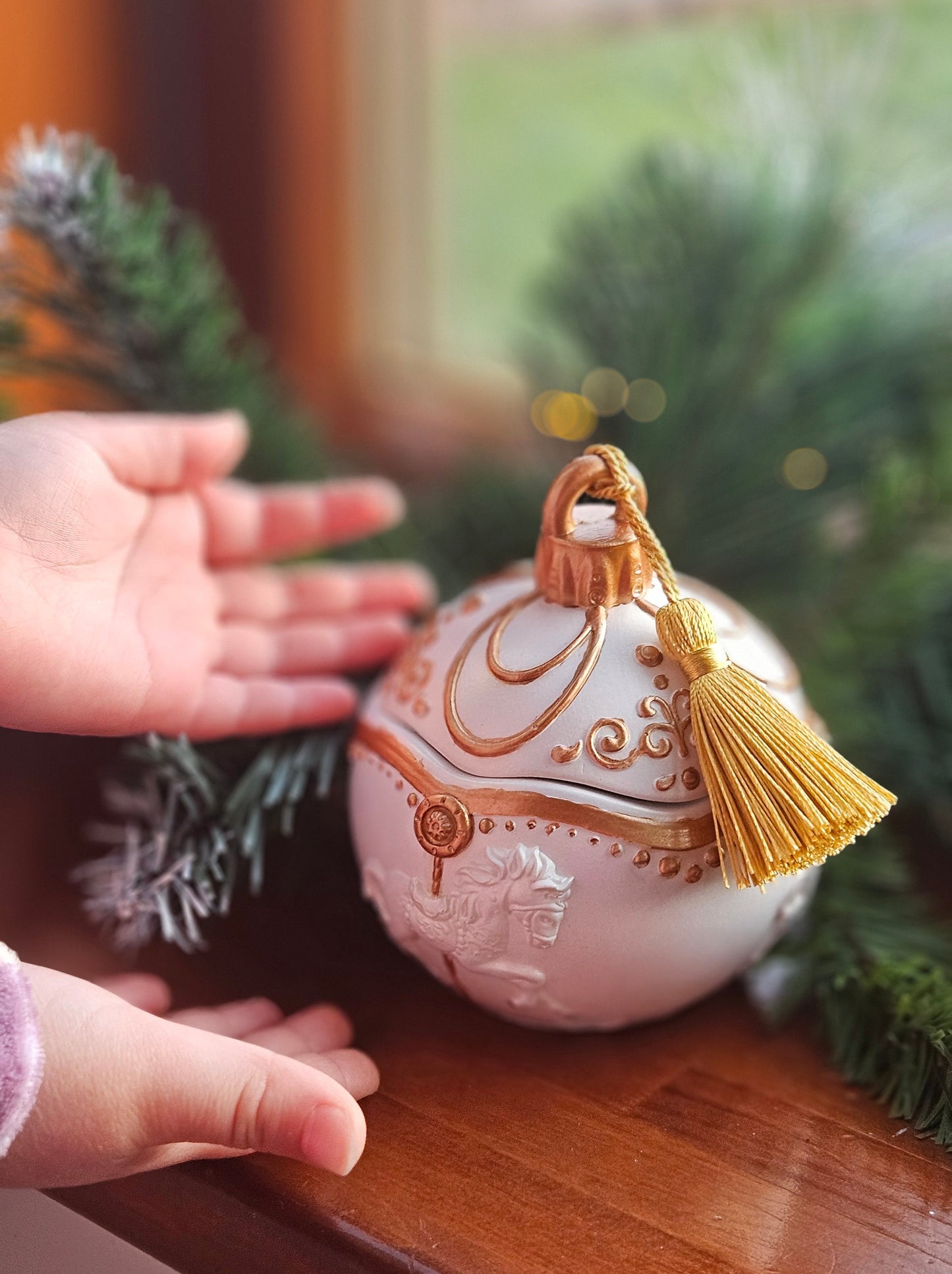 Aromātiskā svece "Egles bumba"