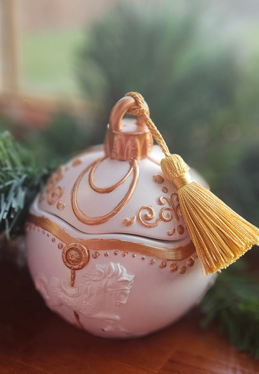 Aromātiskā svece "Egles bumba"